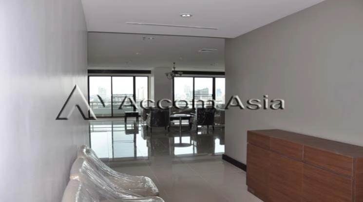  1  4 br Apartment For Rent in Sukhumvit ,Bangkok BTS Ekkamai at High-Rise Living with a Large Balcony Apartment in Ekkamai AA10707