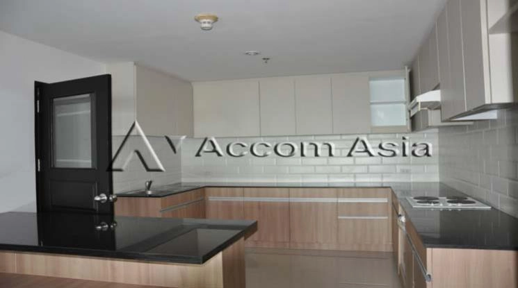 5  4 br Apartment For Rent in Sukhumvit ,Bangkok BTS Ekkamai at High-Rise Living with a Large Balcony Apartment in Ekkamai AA10707