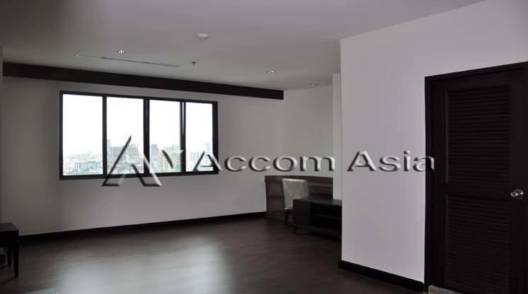 7  4 br Apartment For Rent in Sukhumvit ,Bangkok BTS Ekkamai at High-Rise Living with a Large Balcony Apartment in Ekkamai AA10707