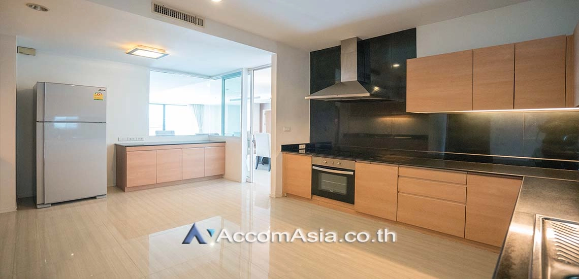 5  4 br Apartment For Rent in Sukhumvit ,Bangkok BTS Ekkamai at High-Rise Living with a Large Balcony Apartment in Ekkamai AA10750