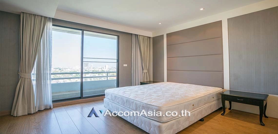 7  4 br Apartment For Rent in Sukhumvit ,Bangkok BTS Ekkamai at High-Rise Living with a Large Balcony Apartment in Ekkamai AA10750