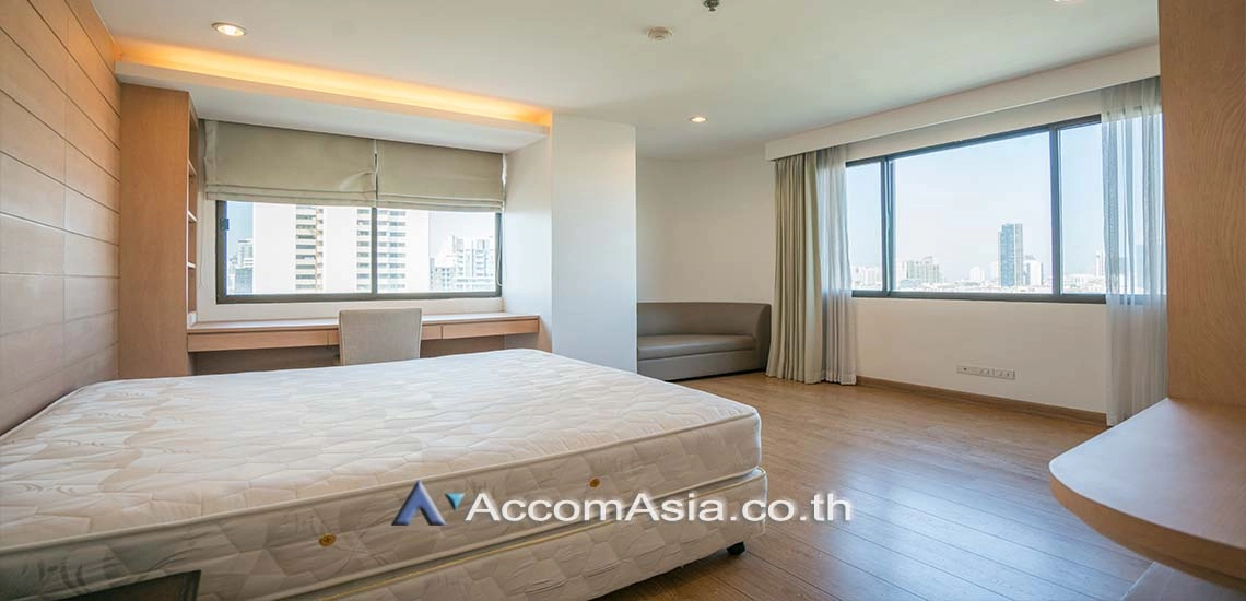8  4 br Apartment For Rent in Sukhumvit ,Bangkok BTS Ekkamai at Comfort living and well service AA10750