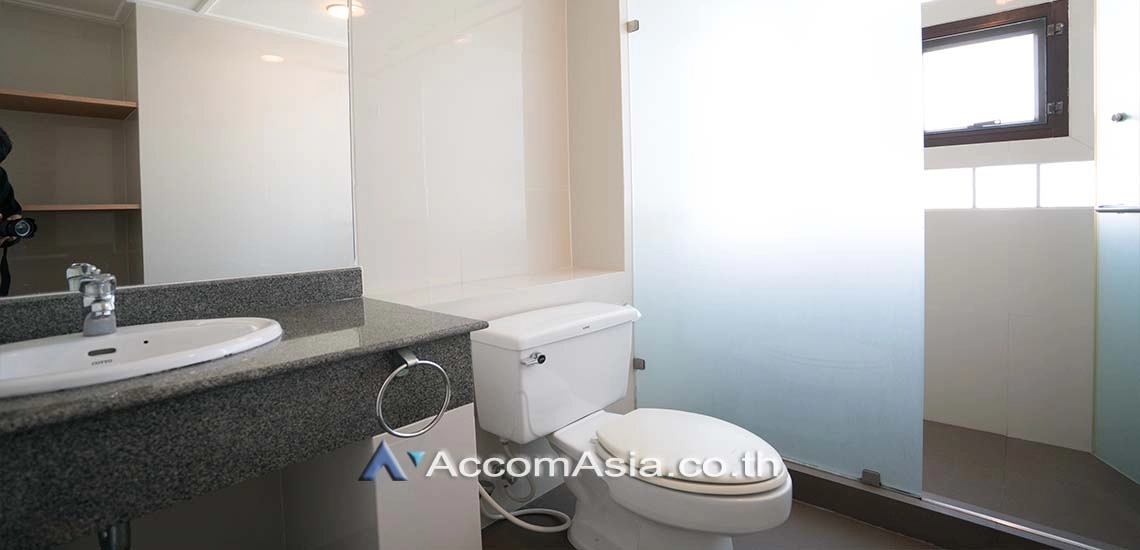 11  4 br Apartment For Rent in Sukhumvit ,Bangkok BTS Ekkamai at High-Rise Living with a Large Balcony Apartment in Ekkamai AA10750