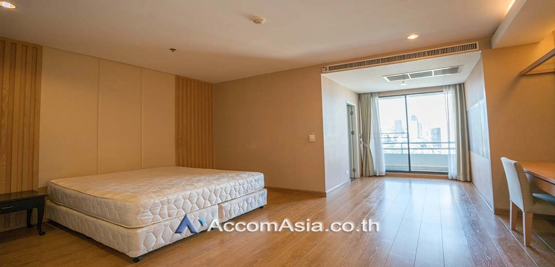10  4 br Apartment For Rent in Sukhumvit ,Bangkok BTS Ekkamai at High-Rise Living with a Large Balcony Apartment in Ekkamai AA10750