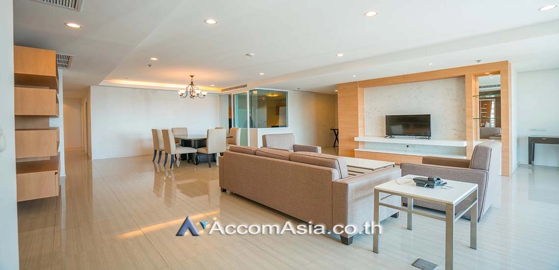  4 Bedrooms  Apartment For Rent in Sukhumvit, Bangkok  near BTS Ekkamai (AA10750)