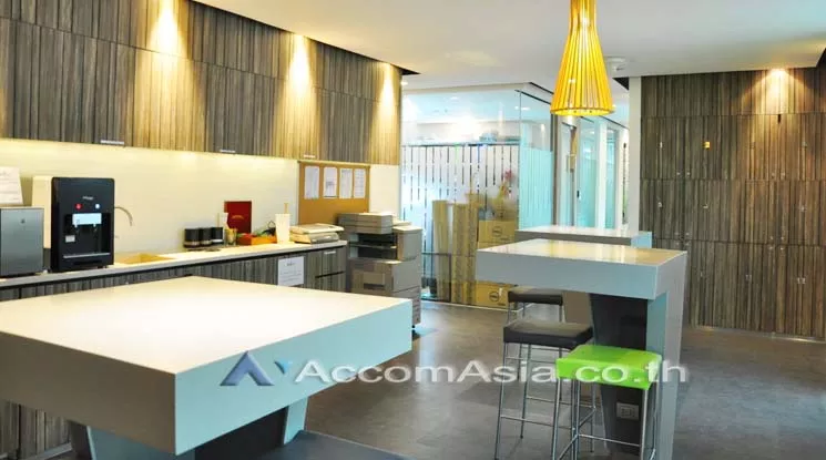 6  Office Space For Rent in Silom ,Bangkok BTS Sala Daeng at Silom Complex AA10756