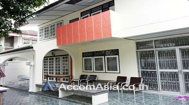 unit 5 Bedrooms  House For Rent & Sale in Phaholyothin, Bangkok  near BTS Saphan-Kwai (AA10765)