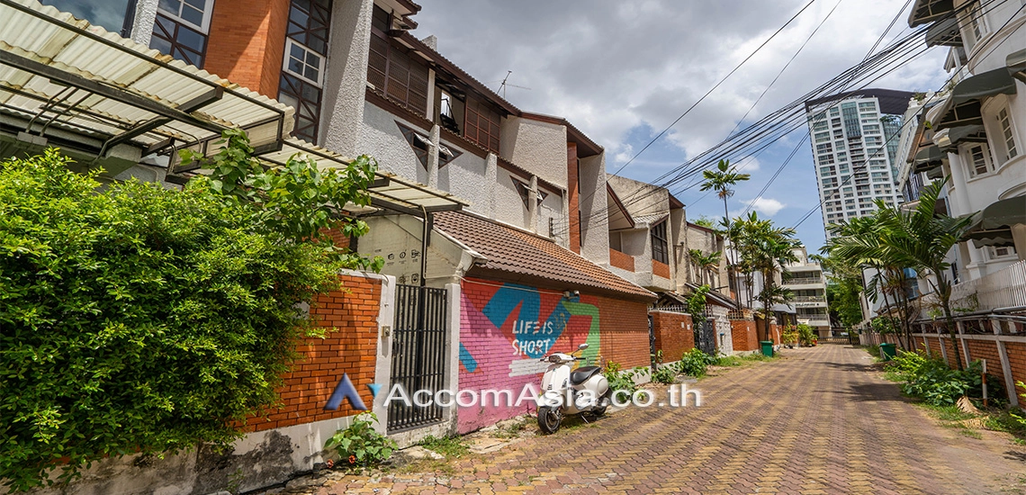 1  3 br House For Rent in ploenchit ,Bangkok BTS Chitlom 110189