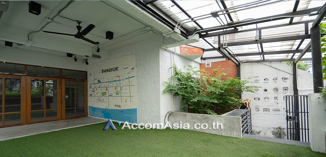  3 Bedrooms  House For Rent in ploenchit ,BangkokBTS-Chitlom- 110189