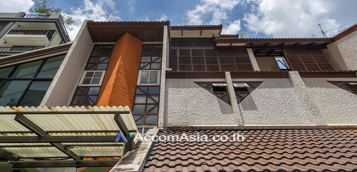 Home Office |  3 Bedrooms  House For Rent in Ploenchit, Bangkok  near BTS Chitlom (110189)