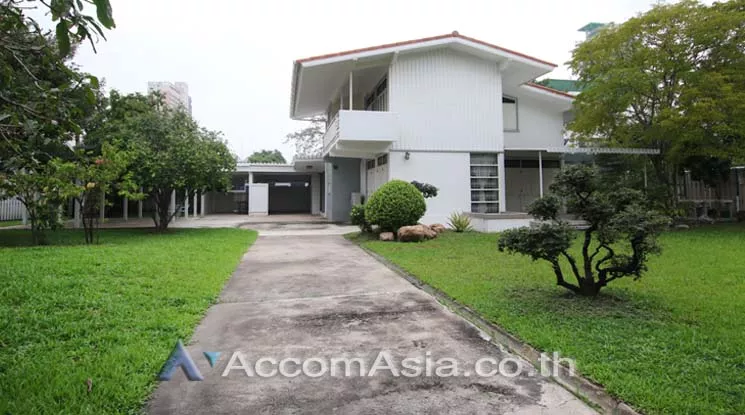 Home Office, Pet friendly |  2 Bedrooms  House For Rent in Phaholyothin, Bangkok  near BTS Saphan-Kwai (AA10834)