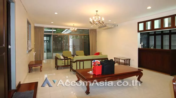 Home Office, Pet friendly |  2 Bedrooms  House For Rent in Phaholyothin, Bangkok  near BTS Saphan-Kwai (AA10834)