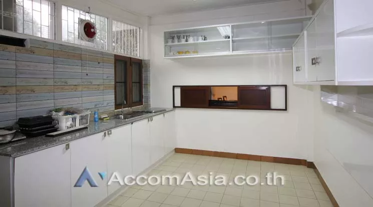 4  2 br House For Rent in Phaholyothin ,Bangkok BTS Saphan-Kwai AA10834