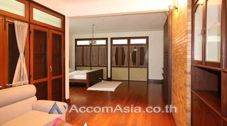 5  2 br House For Rent in Phaholyothin ,Bangkok BTS Saphan-Kwai AA10834