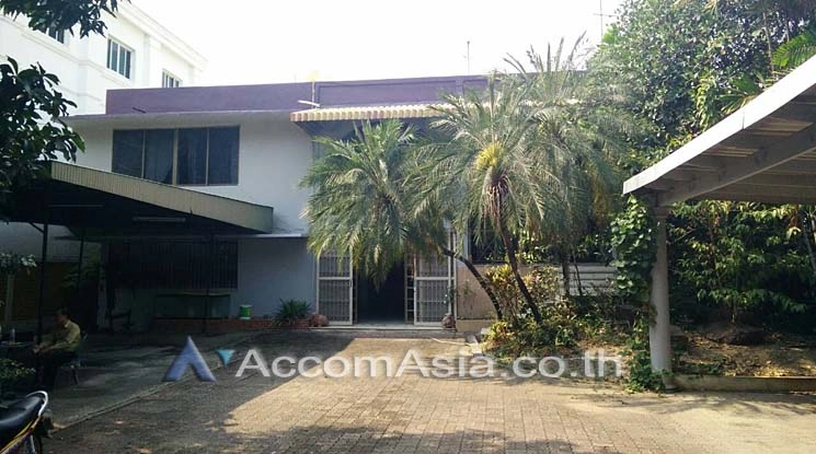 unitHome Office, Pet friendly |  5 Bedrooms  House For Rent in Phaholyothin, Bangkok  near BTS Ari (AA10835)