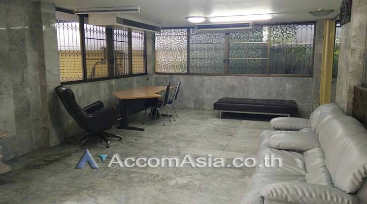 unitHome Office, Pet friendly |  5 Bedrooms  House For Rent in Phaholyothin, Bangkok  near BTS Ari (AA10835)