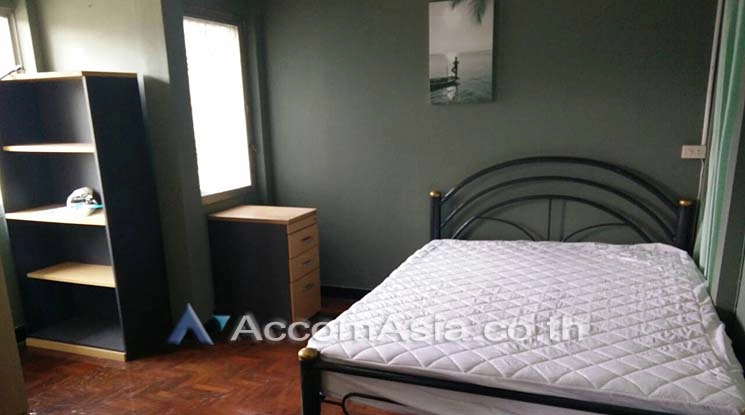 unitHome Office, Pet friendly |  5 Bedrooms  House For Rent in Phaholyothin, Bangkok  near BTS Ari (AA10835)
