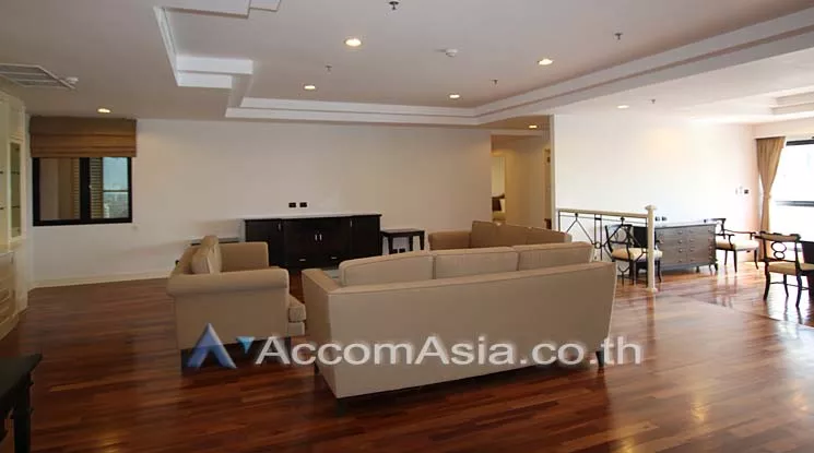 3 Bedrooms  Apartment For Rent in Sukhumvit, Bangkok  near BTS Thong Lo (AA10904)