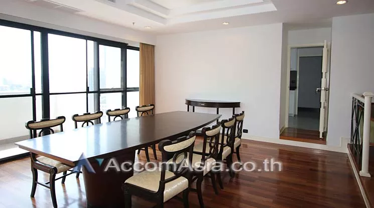  3 Bedrooms  Apartment For Rent in Sukhumvit, Bangkok  near BTS Thong Lo (AA10904)