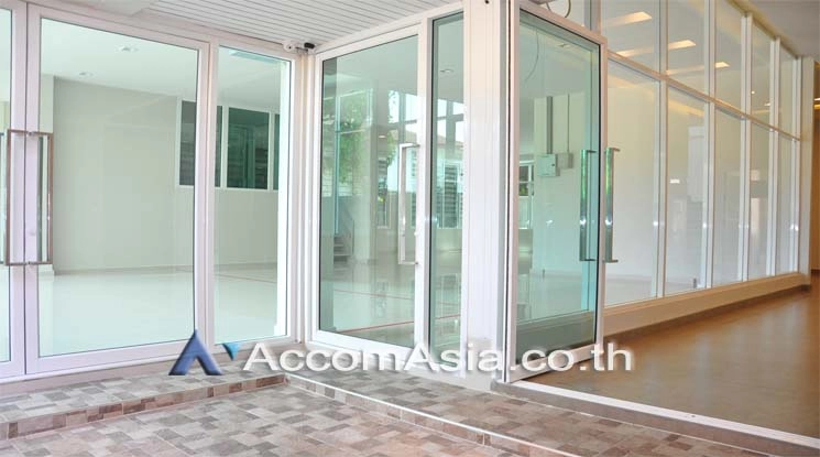  1  Apartment For Rent in Sukhumvit ,Bangkok BTS Thong Lo at Low rise Building AA10928