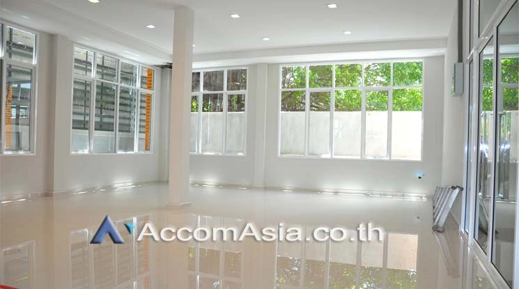5  Apartment For Rent in Sukhumvit ,Bangkok BTS Thong Lo at Low rise Building AA10928