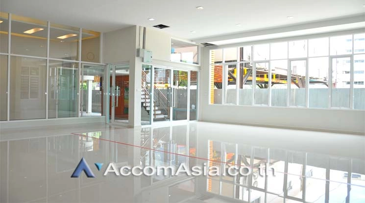 6  Apartment For Rent in Sukhumvit ,Bangkok BTS Thong Lo at Low rise Building AA10928