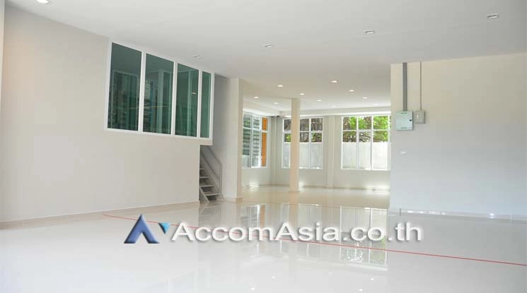8  Apartment For Rent in Sukhumvit ,Bangkok BTS Thong Lo at Low rise Building AA10928