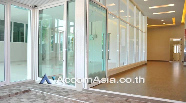 9  Apartment For Rent in Sukhumvit ,Bangkok BTS Thong Lo at Low rise Building AA10928