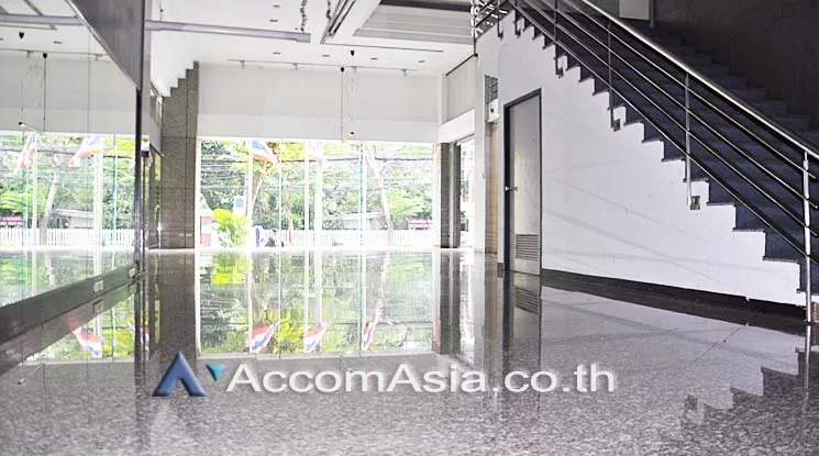  Voravit Building Retail / showroom  for Rent BTS Chong Nonsi in Silom Bangkok