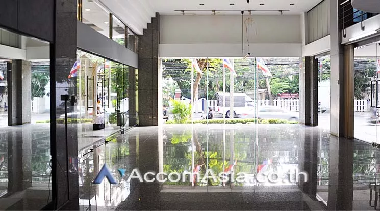  1  Retail / Showroom For Rent in Silom ,Bangkok BTS Chong Nonsi at Voravit Building AA10949