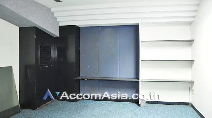 6  Retail / Showroom For Rent in Silom ,Bangkok BTS Chong Nonsi at Voravit Building AA10949