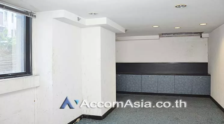 7  Retail / Showroom For Rent in Silom ,Bangkok BTS Chong Nonsi at Voravit Building AA10949