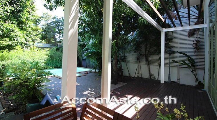 Home Office, Private Swimming Pool |  3 Bedrooms  House For Rent & Sale in Phaholyothin, Bangkok  near BTS Saphan-Kwai (AA10988)