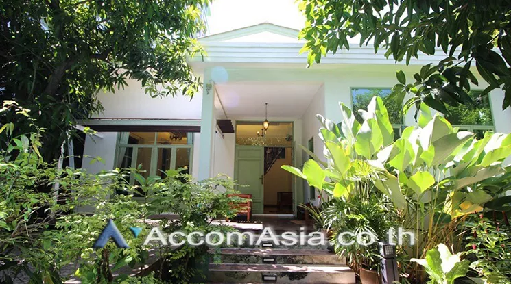 Home Office, Private Swimming Pool house for rent in Phaholyothin, Bangkok Code AA10988
