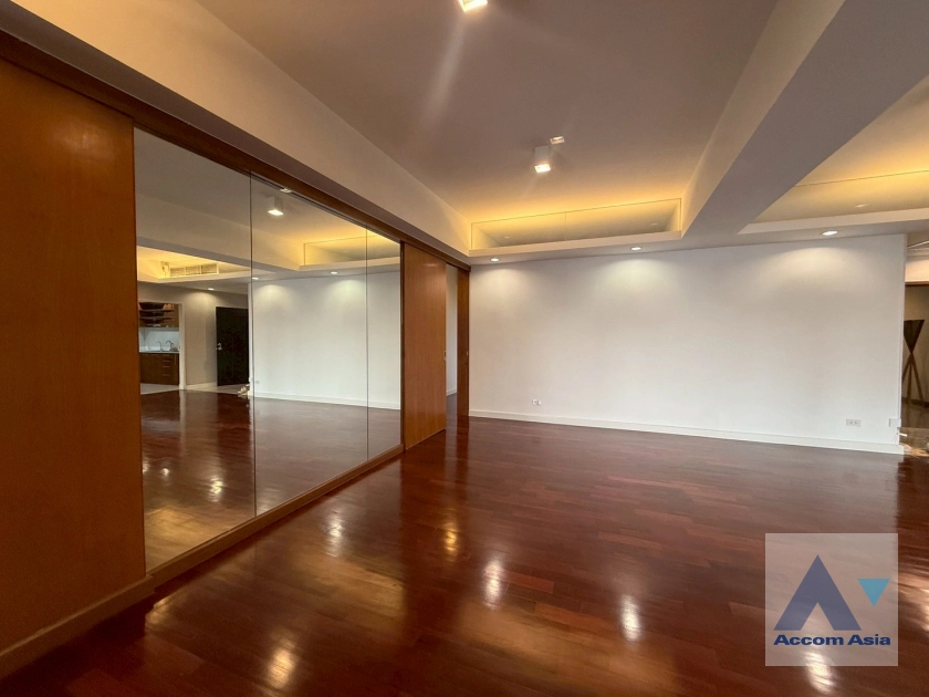 unit 3 Bedrooms  Condominium For Rent & Sale in Sukhumvit, Bangkok  near BTS Ekkamai (AA10993)