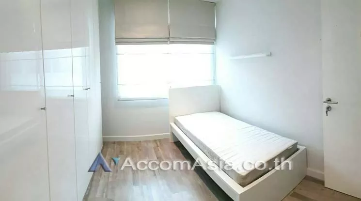 unit 2 Bedrooms  Condominium For Rent in Sukhumvit, Bangkok  near BTS Ekkamai (AA10994)