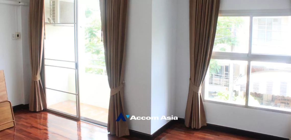 unitHome Office |  3 Bedrooms  House For Rent & Sale in Sukhumvit, Bangkok  near BTS Phra khanong (AA10997)