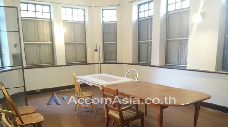  6 Bedrooms  House For Rent in Dusit, Bangkok  near BTS Ari (AA11001)