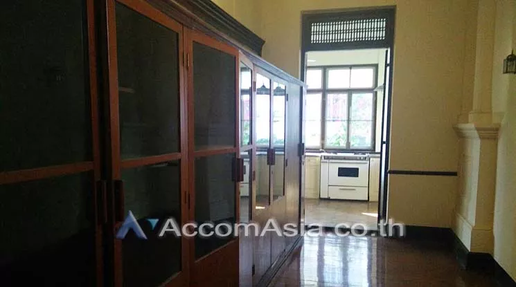 5  6 br House For Rent in Dusit ,Bangkok BTS Ari at Set in Peaceful location AA11001