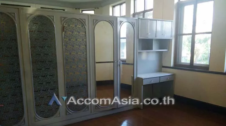 6  6 br House For Rent in Dusit ,Bangkok BTS Ari at Set in Peaceful location AA11001