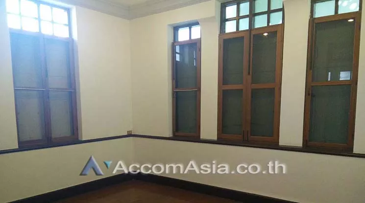 7  6 br House For Rent in Dusit ,Bangkok BTS Ari at Set in Peaceful location AA11001