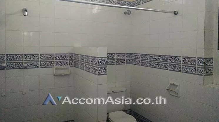 8  6 br House For Rent in Dusit ,Bangkok BTS Ari at Set in Peaceful location AA11001