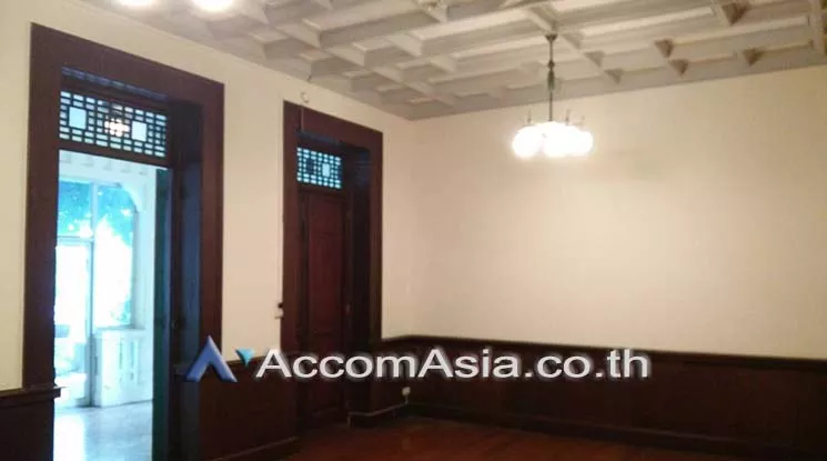  1  3 br House For Rent in Dusit ,Bangkok BTS Ari at Set in Peaceful location AA11002