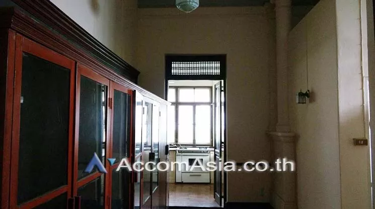 4  3 br House For Rent in Dusit ,Bangkok BTS Ari at Set in Peaceful location AA11002