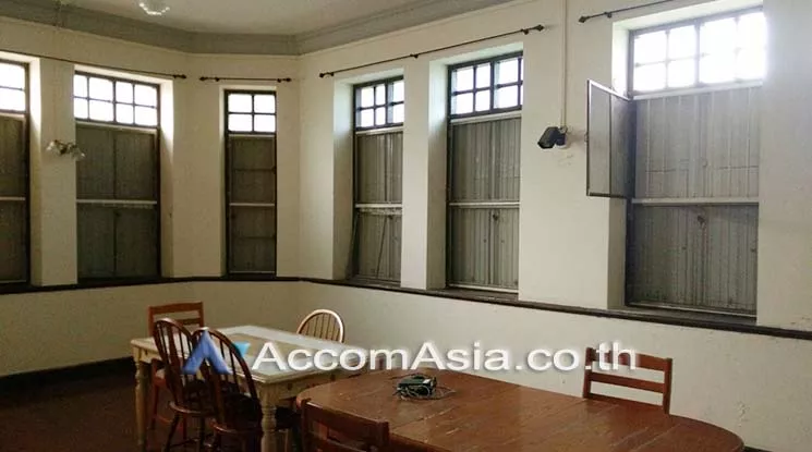 6  3 br House For Rent in Dusit ,Bangkok BTS Ari at Set in Peaceful location AA11002