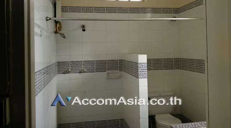 9  3 br House For Rent in Dusit ,Bangkok BTS Ari at Set in Peaceful location AA11002