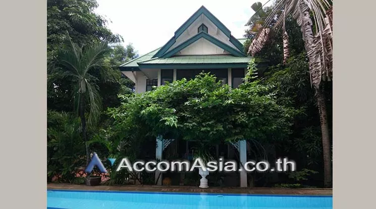 10  3 br House For Rent in Dusit ,Bangkok BTS Ari at Set in Peaceful location AA11002