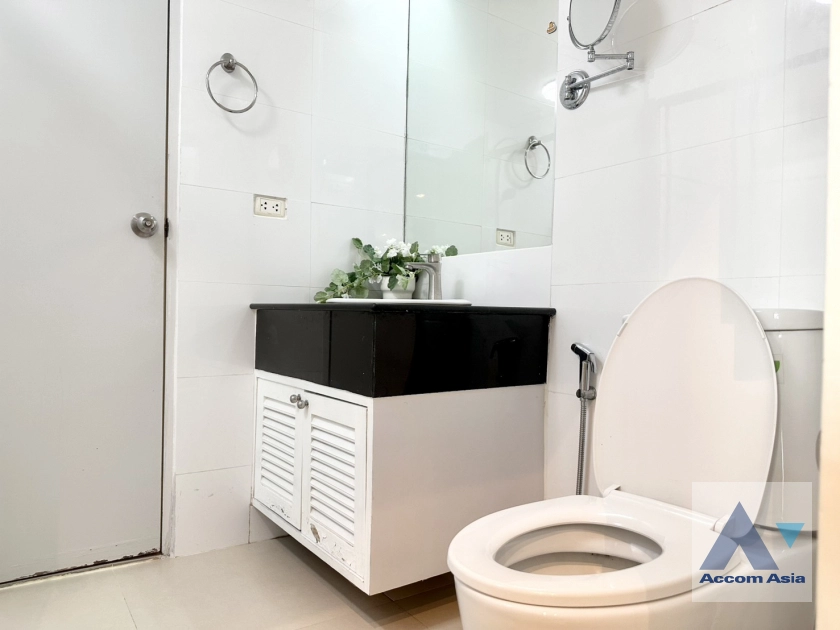 8  1 br Condominium For Rent in Ploenchit ,Bangkok BTS Ratchadamri at The Royal Place 2 AA11008