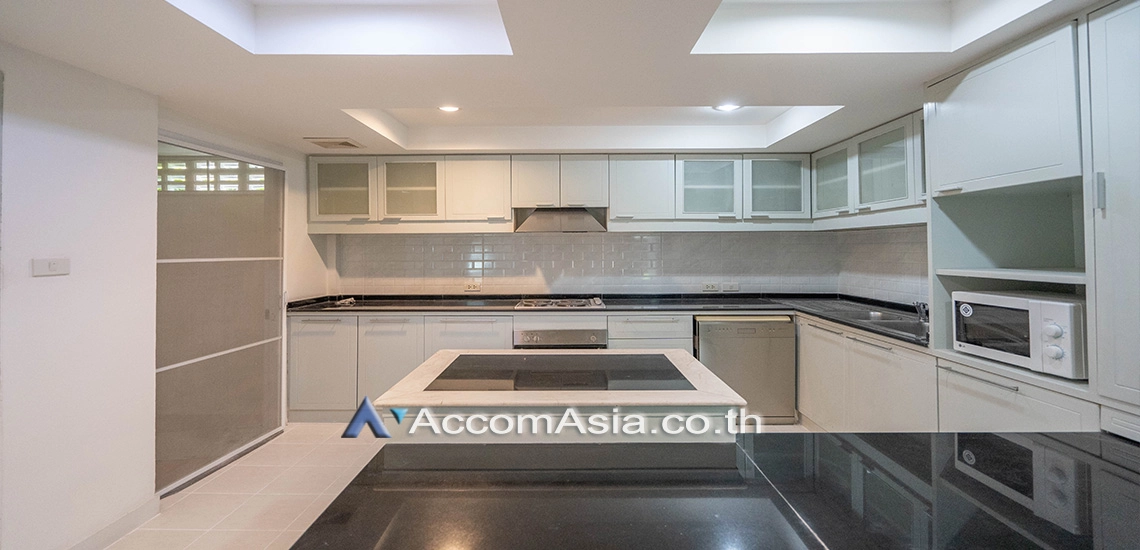 unit 4 Bedrooms  House For Rent in Sukhumvit, Bangkok  near BTS Ekkamai (5000801)