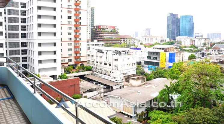 Pet friendly |  3 Bedrooms  Apartment For Rent in Sukhumvit, Bangkok  near BTS Thong Lo (AA11036)